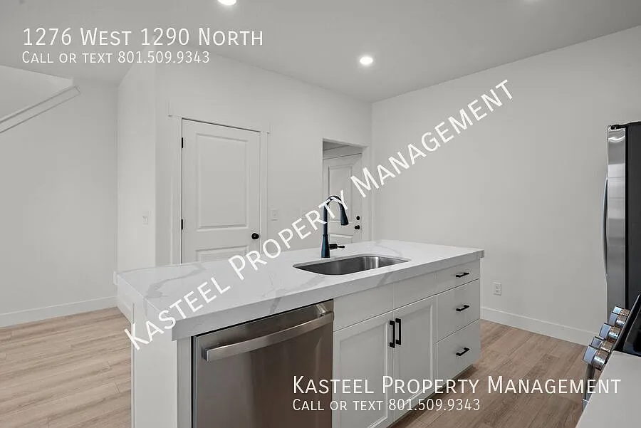 Brand-new, Beautiful 4-Bedroom Townhome — Photo 4