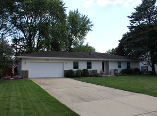 292 Arapahoe Trl, Carol Stream, IL 60188