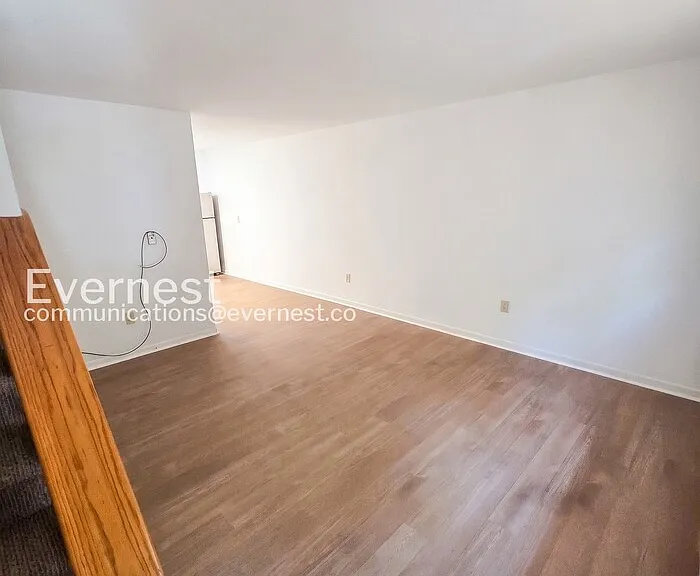 12804 N Cresap St #C — Photo 2