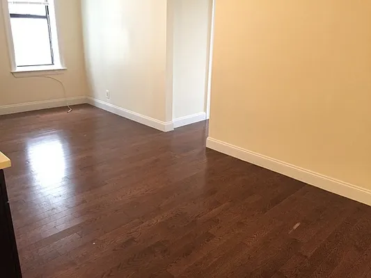 Rented by Zuz Realty | media 7