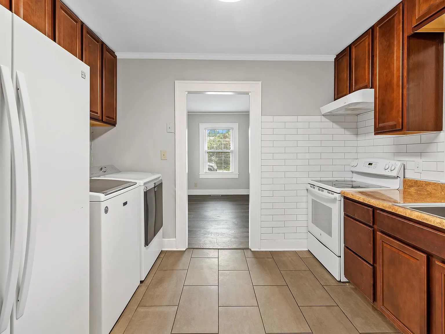 3 bed, 950 sqft, $3,000 — Photo 4