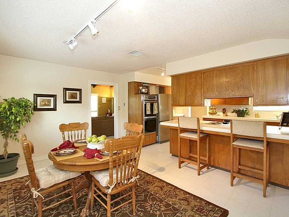 kitchen/dining combo