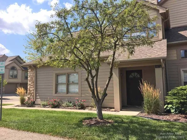 1674 Coburn Dr, Ann Arbor, MI 48108