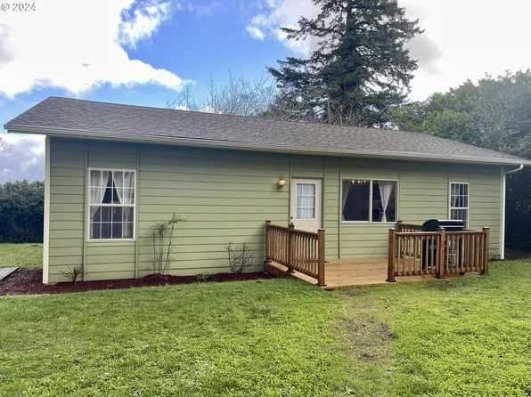 2245 Clark St, North Bend, OR 97459