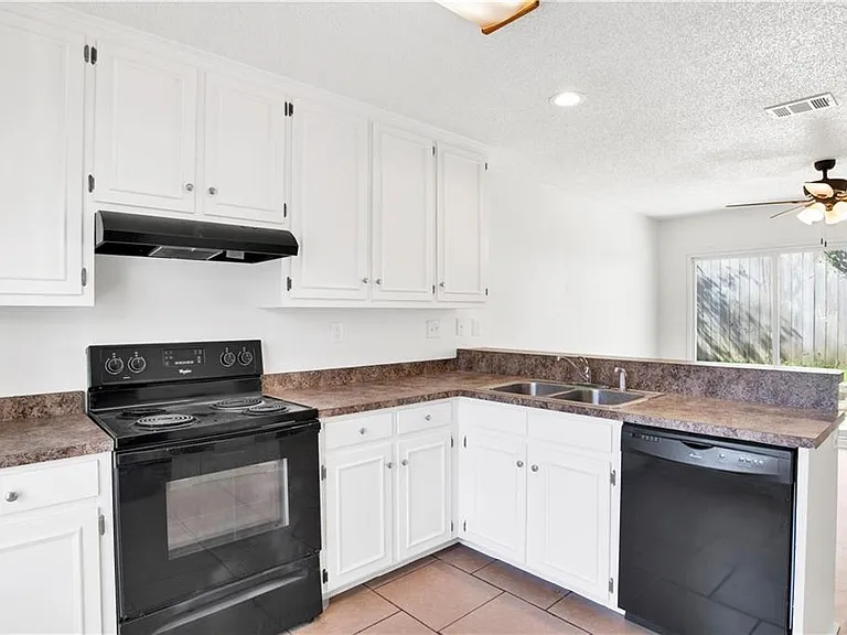 5631 Bentley Ln — Photo 11
