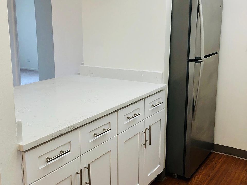 1BR, 1BA - Updated Breakfast Bar