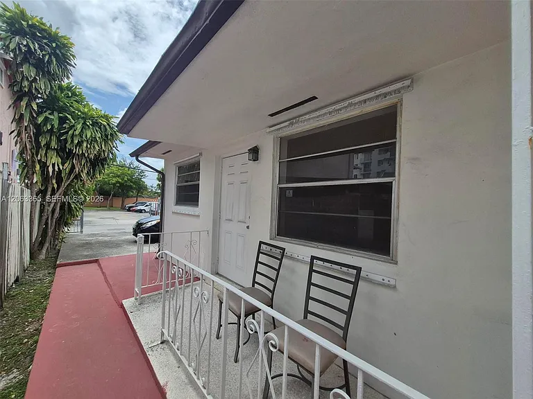 1715 SW 4th St #1717 — Photo 2