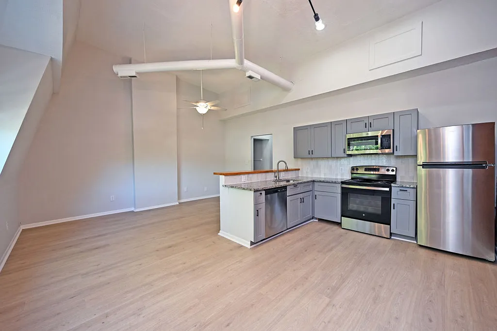 Loft-Inspired 2BR | ~1,200 Sq Ft | Off-Street Parking | East Walnut Hills — Photo 2