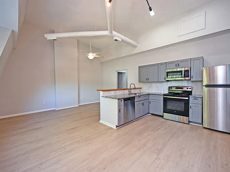 2228 Kemper Ln #3 — Photo 2