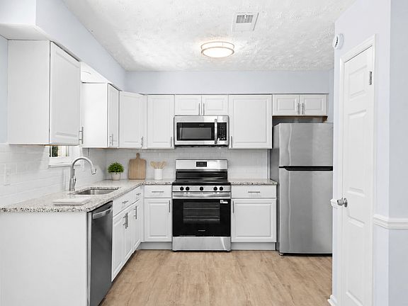 5th image of 604 Valley Grove Ct