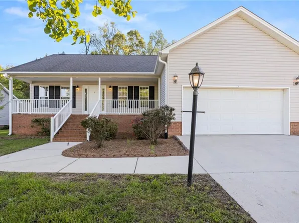 135 Cloverfield Ct, Winston Salem, NC 27127