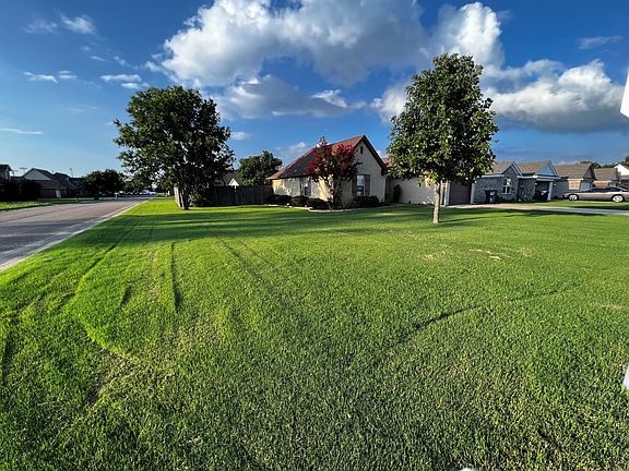 3rd image of 564 Fernwood Dr