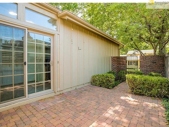 Entrance to the townhouse