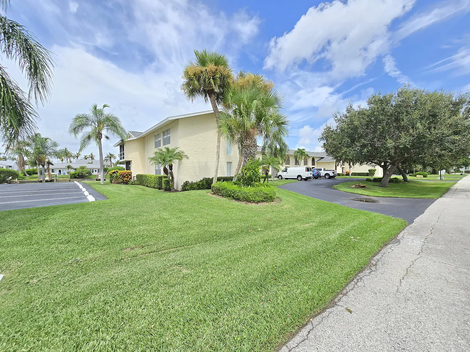 2 bed, 2.0 bath, 1000 sqft, $2,150 — Photo 1