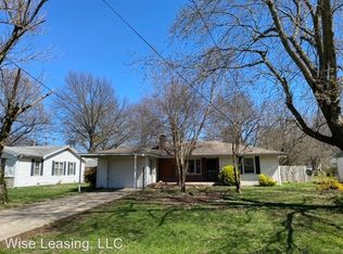 2216 S Kings Ave, Springfield, MO 65807