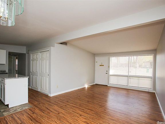 5th image of 33 N Meadowcliff Dr