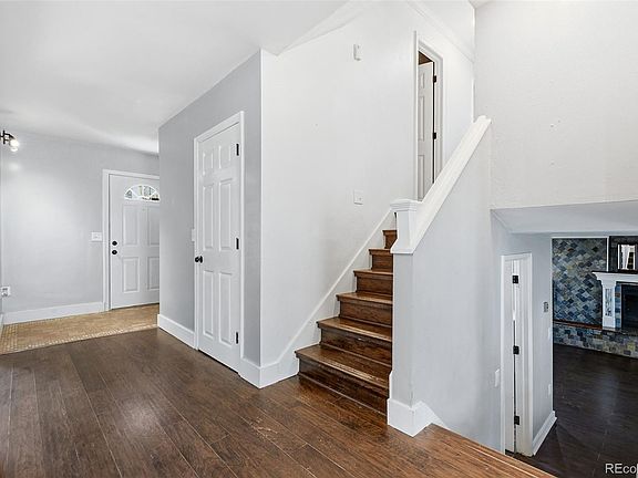 4th image of 2102 Lincoln Street