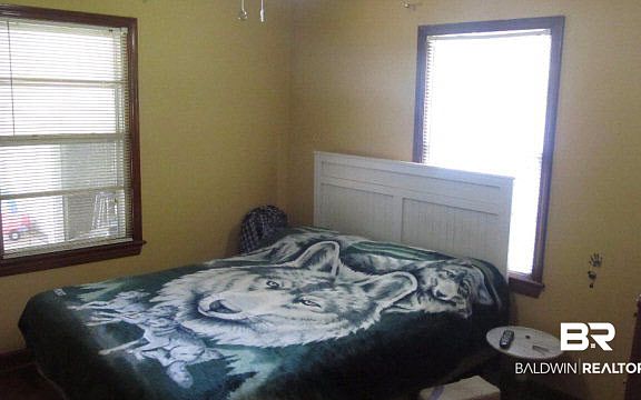5th image of 2147 N Cedar St