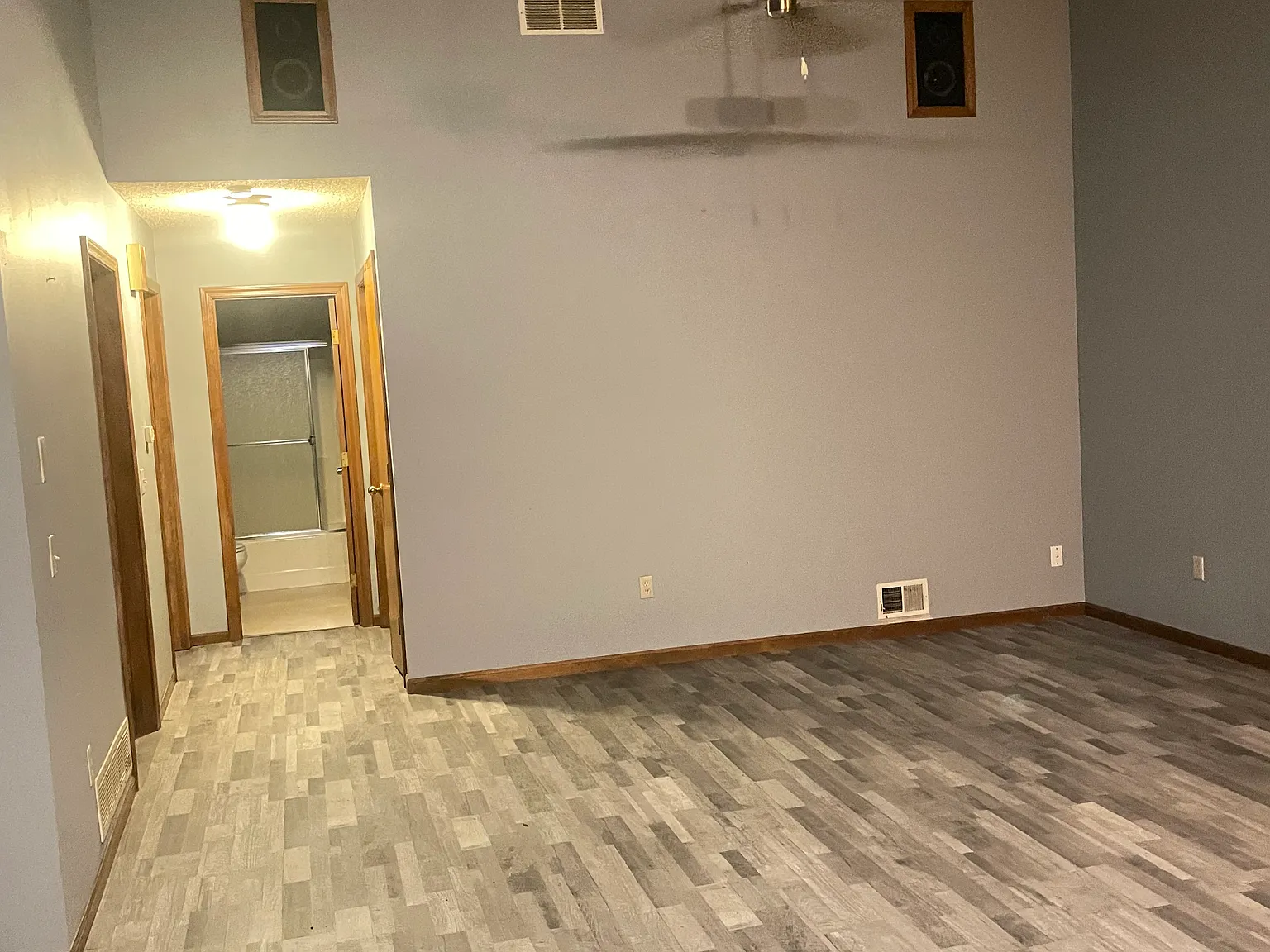 2 bed, 1076 sqft, $1,490 — Photo 2