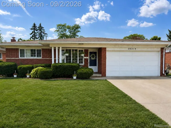 30219 Pembroke Dr, Warren, MI 48092