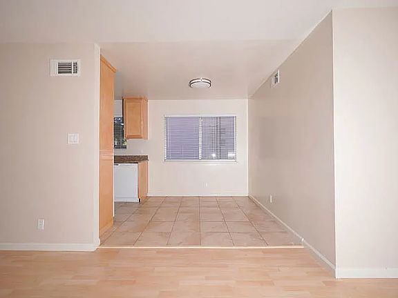 3rd image of 532 Forest Ave