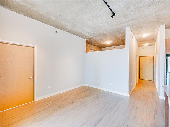 3rd image of 1620 S Michigan Ave Unit 425