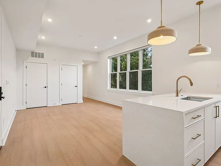 20 West — Photo 292