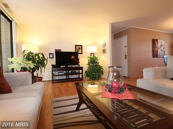 4th image of 754 Quince Orchard Blvd #10