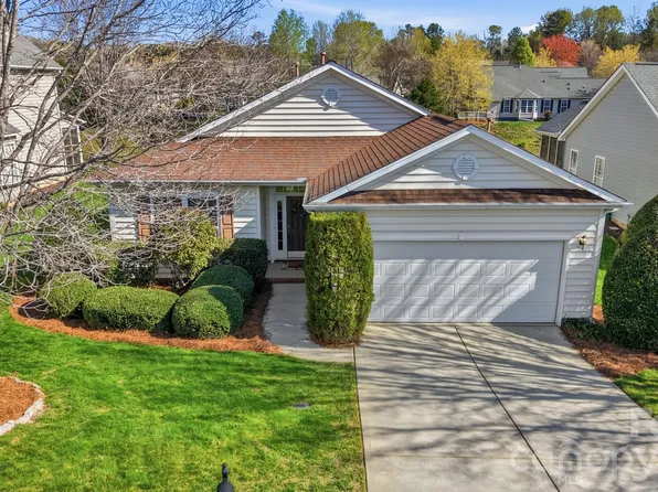415 Garnet Ct, Fort Mill, SC 29708