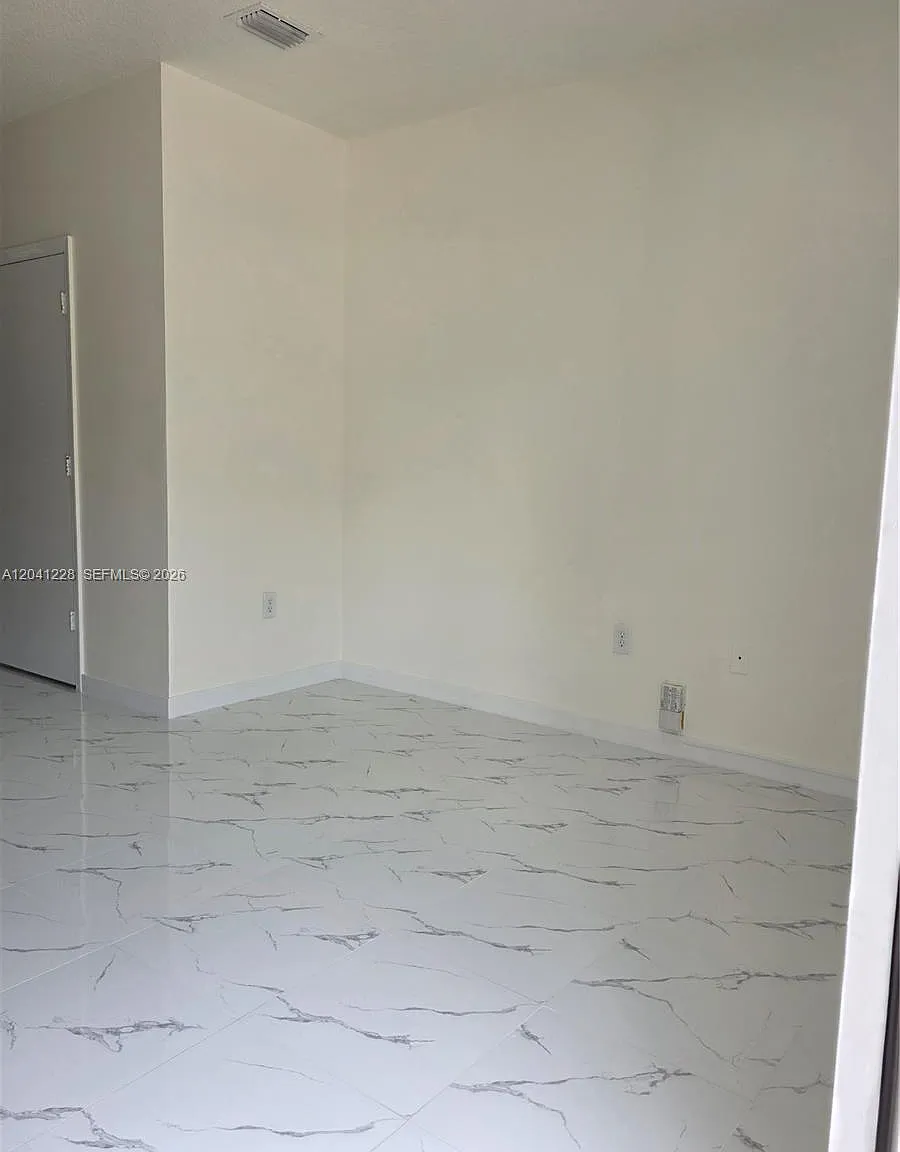 Venetia Grove — Photo 4