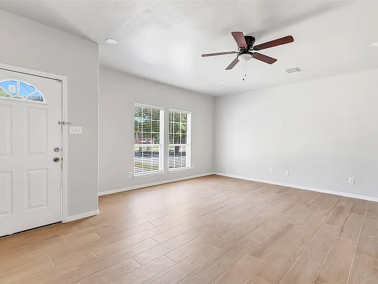 10445 Wicklowe St #1 — Photo 11