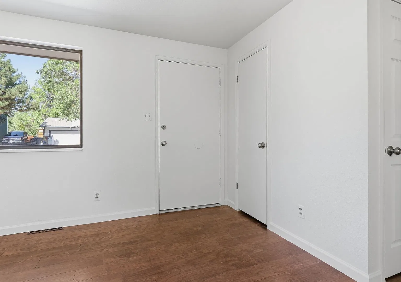 3 bed 2 bath tri-level in Acres Green! — Photo 3