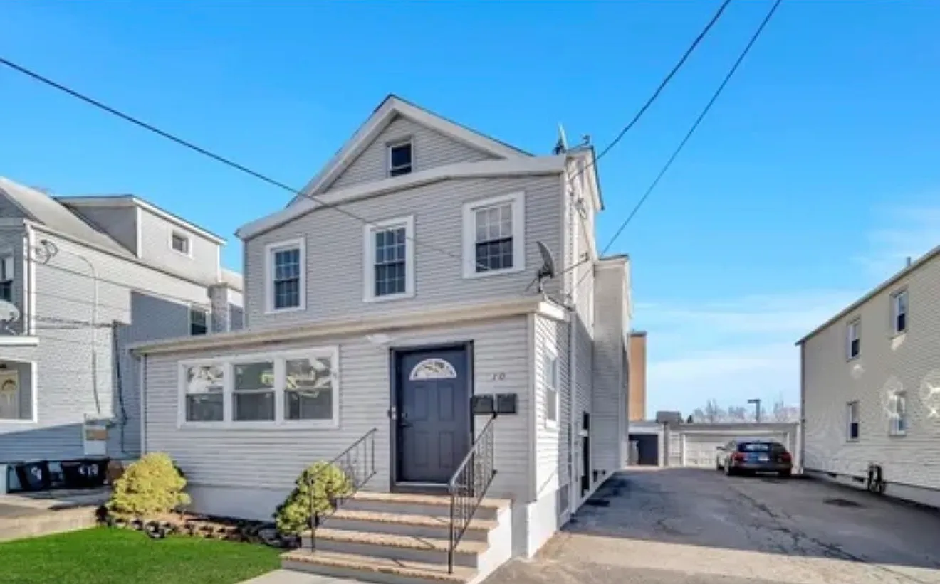 2 bed, $2,950 — Photo 1