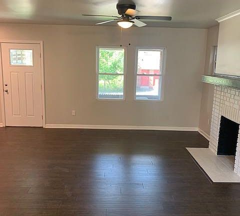 Living room w fireplace and hardwood floors