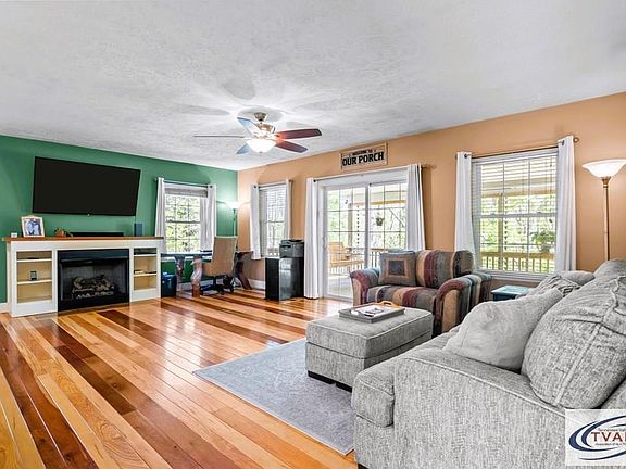 4th image of 100 Riverwood Dr