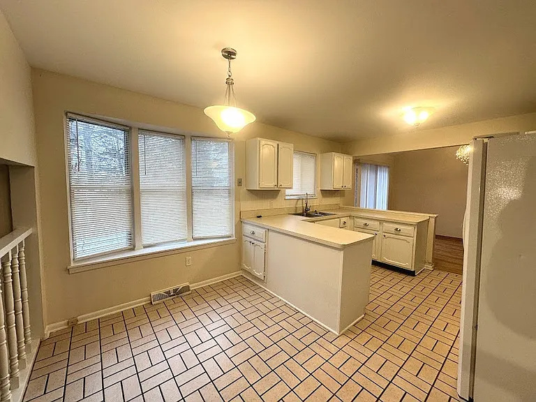 33365 Rockford Dr — Photo 7