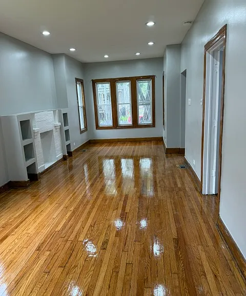 6927 S Claremont Ave — Photo 1