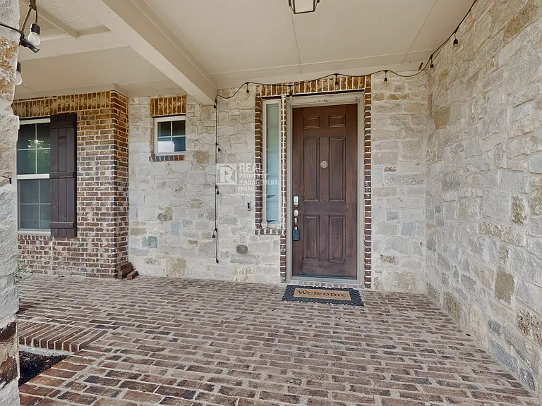 151 Darian Dr — Photo 5