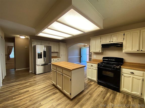 5th image of 1105 S 32nd St
