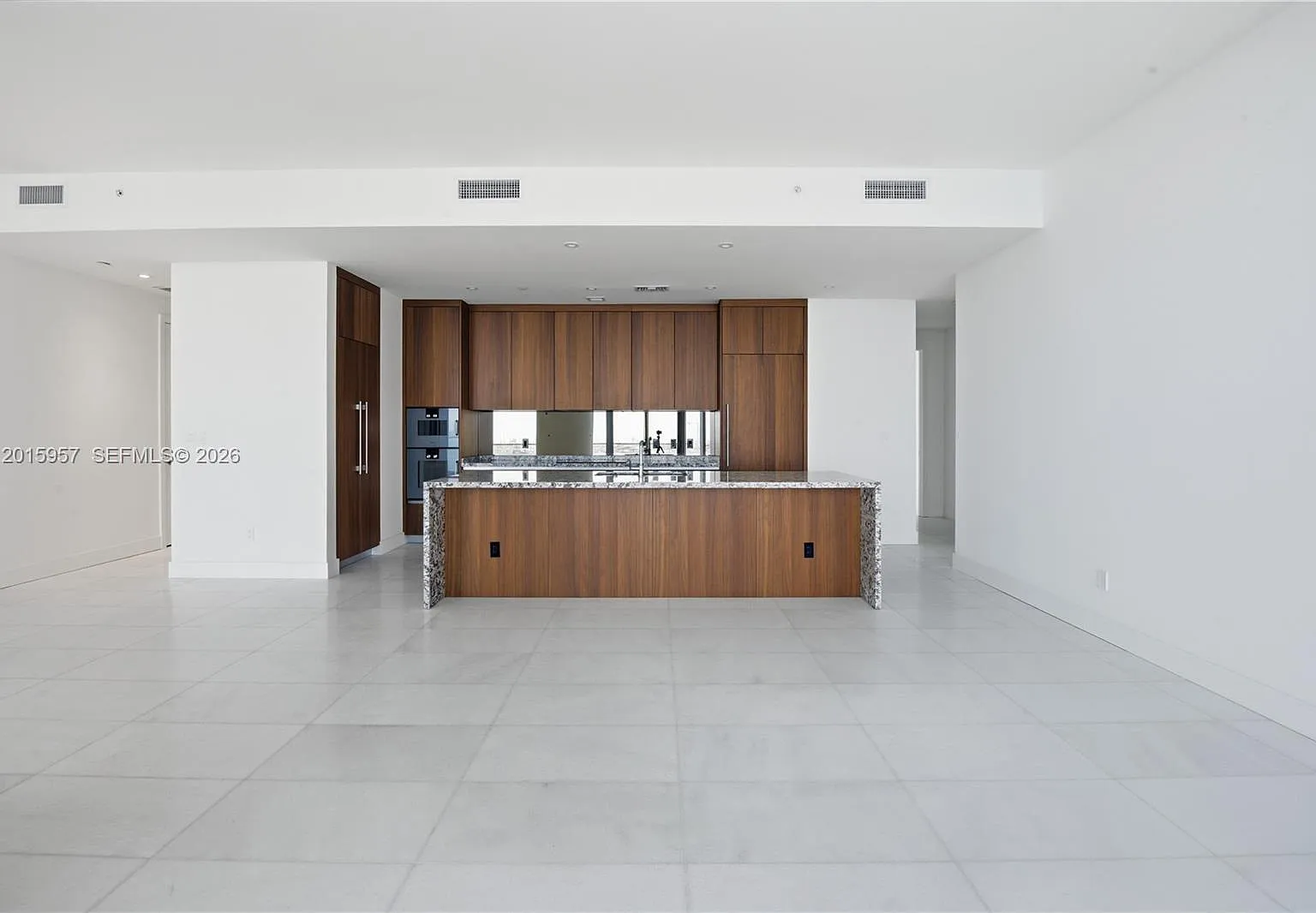 3 bed, 3.5 bath, 1946 sqft, $25,000 — Photo 2