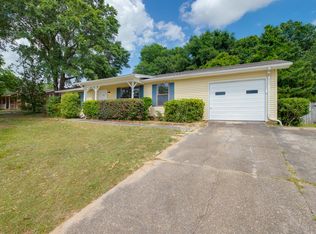 5323 Monterrey Rd, Crestview, FL 32539