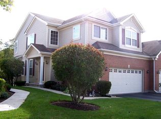 83 Regent Dr, Gilberts, IL 60136