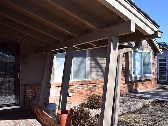 3rd image of 1418 Suggett Ave
