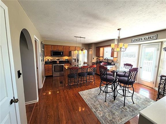 3rd image of 415 Crossbow Dr