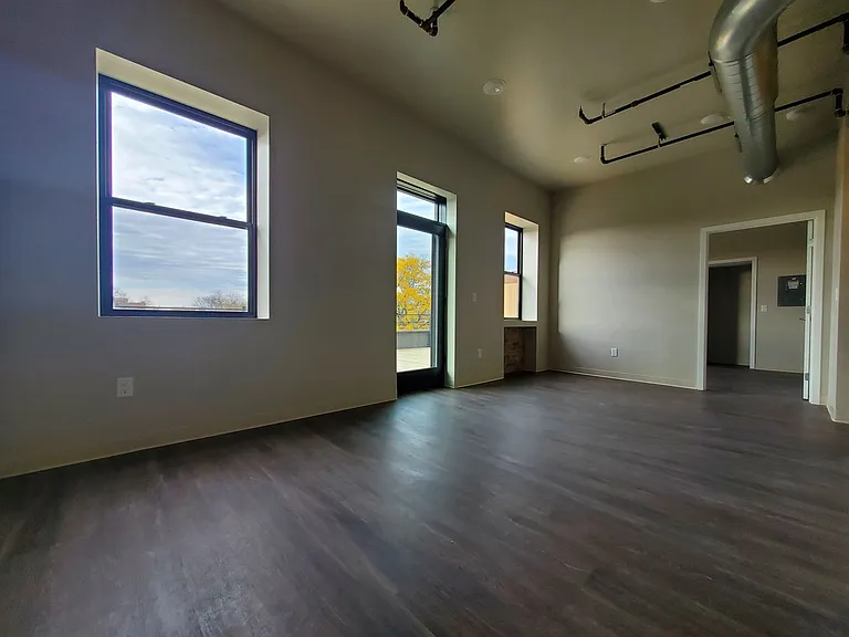 240 N Broadway — Photo 11