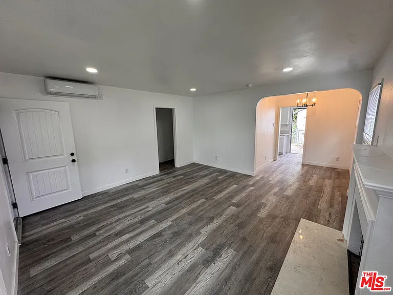 3260 Oregon Ave — Photo 3