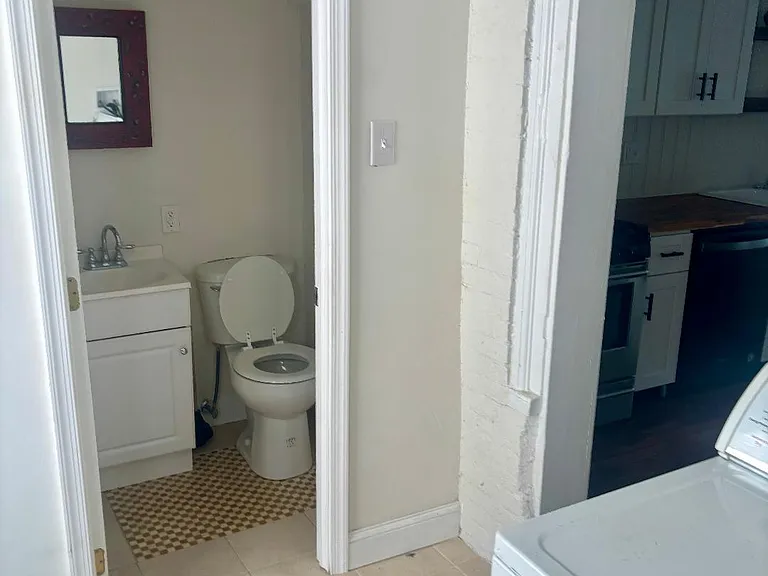 21 E Oxford St — Photo 16