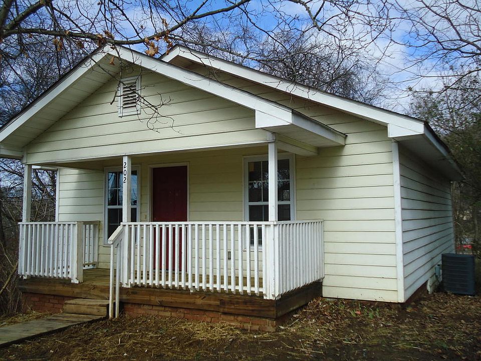 1st image of 208 Pitner Pl