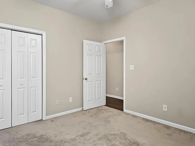 141 Canterbury Dr — Photo 25