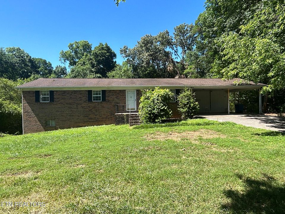 1st image of 124 Carriage Dr NE